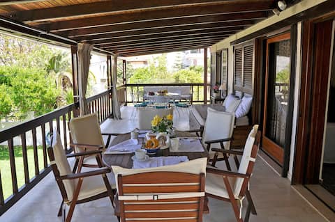 Villa Ava floor apt, max 1 min walk from the beach