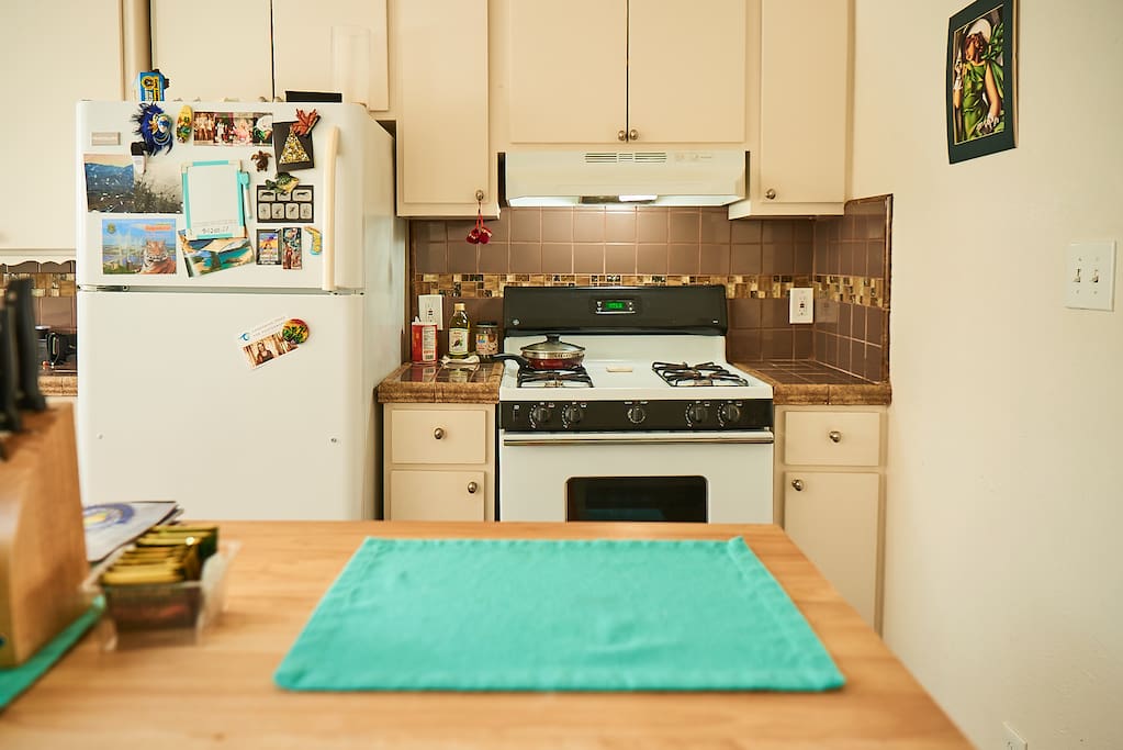 There's a gas stove at the kitchen with basics - oil, salt, pepper. Sometimes there's also curry and sesame seeds.