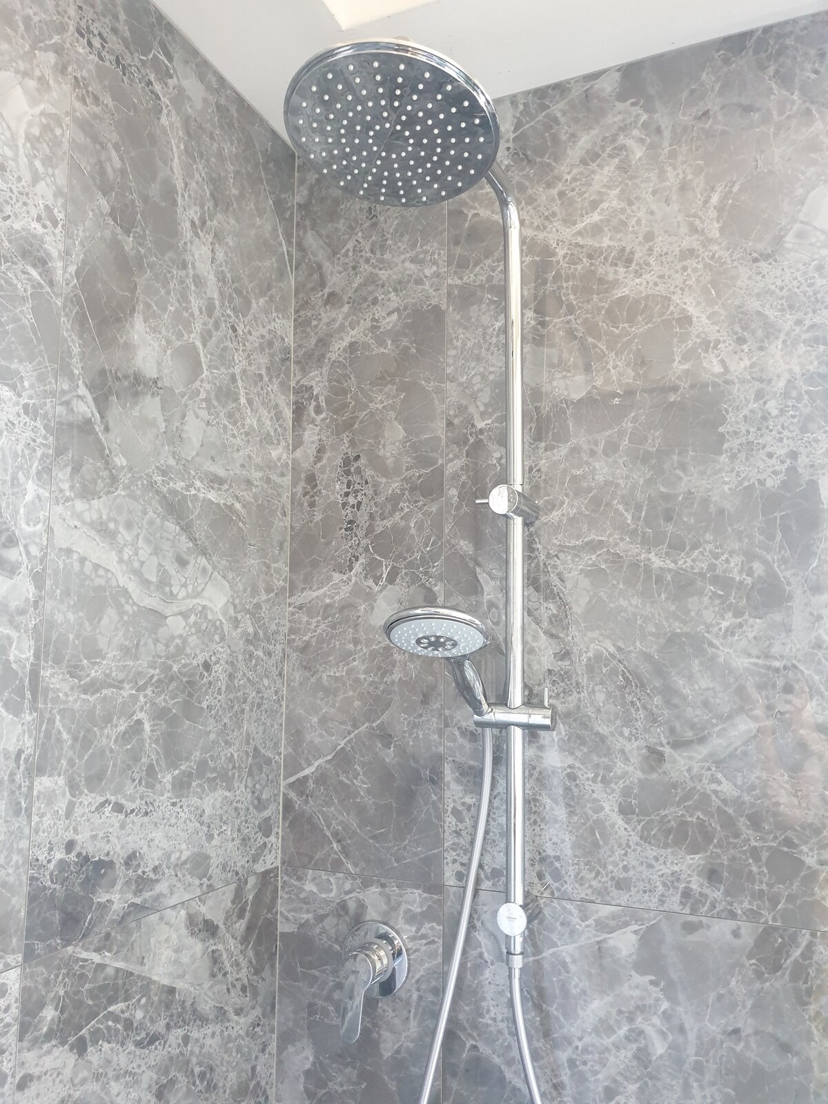  immature Makes Love to Shower Head