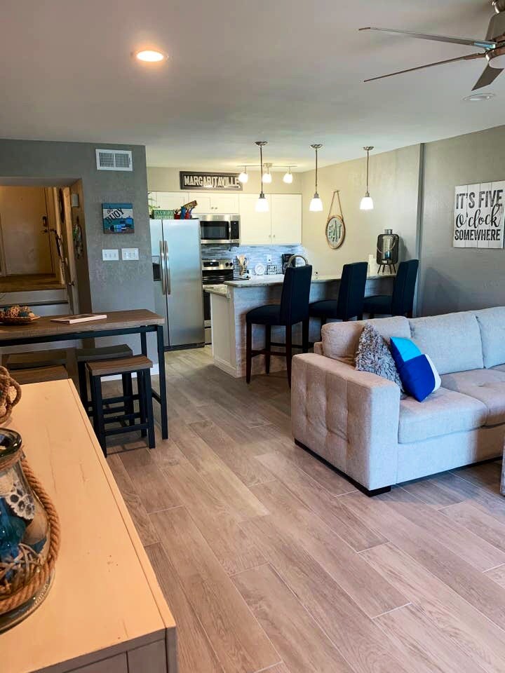 פינת ישיבה ל -7 @ שולחן + בר