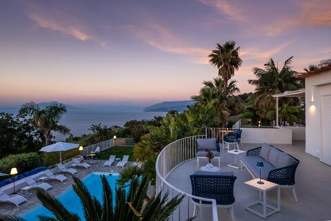 Independent Villa with Pool for 8-13 people