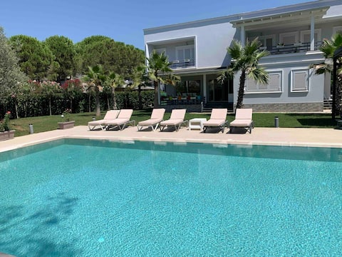 VILLA  6-bedroom front of beach with Luxury pool