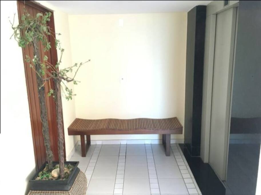 HALL EM FRENTE AO ELEVADOR
