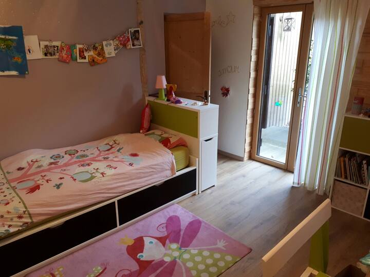 dhomë gjumi e madhe 2 krevat dopio ose krevat tek në 2 m