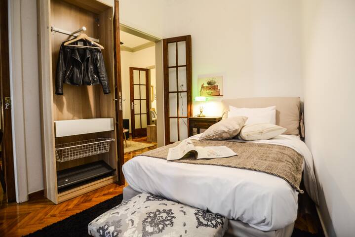 Deluxe Apt 1 – Center of Athens gallery image 4