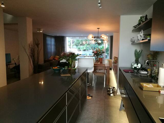 Stunning, secure townhouse on Atlantic seaboard