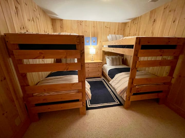 Krevatet dopio krevat dopio kanë dyshekë dopio 6'tepër të gjatë dhe kufij peshe 250 lb për dyshek