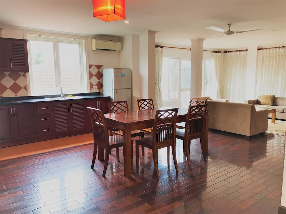 130㎡ 2LDK Woody Living Room