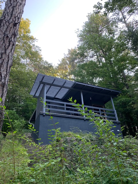 Off mode - Erdei faház a tóparton