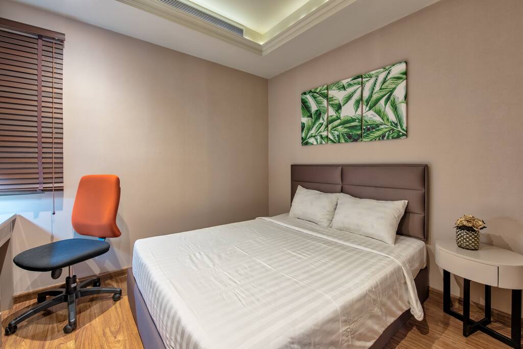 Comfortable queen bed