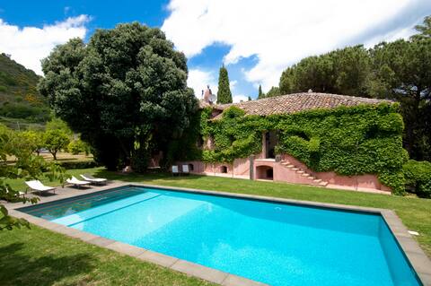 Villa with pool and huge garden, near mount Etna