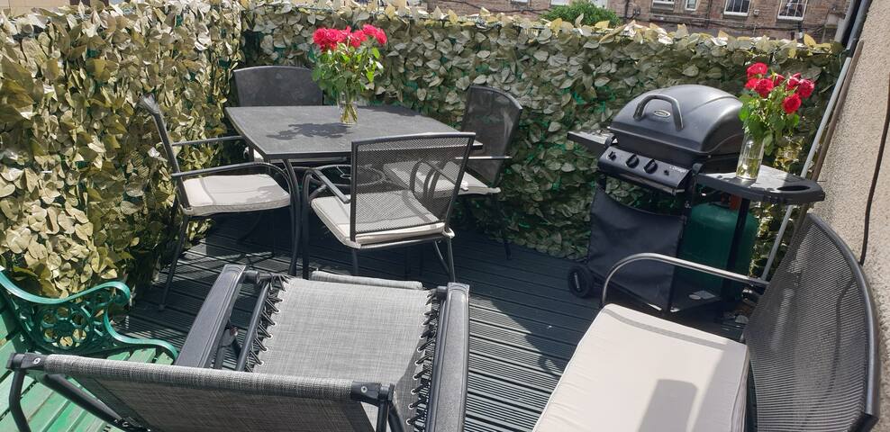 3/4 Bedroom Townhouse with 3 toilets over 3 levels gallery image 2