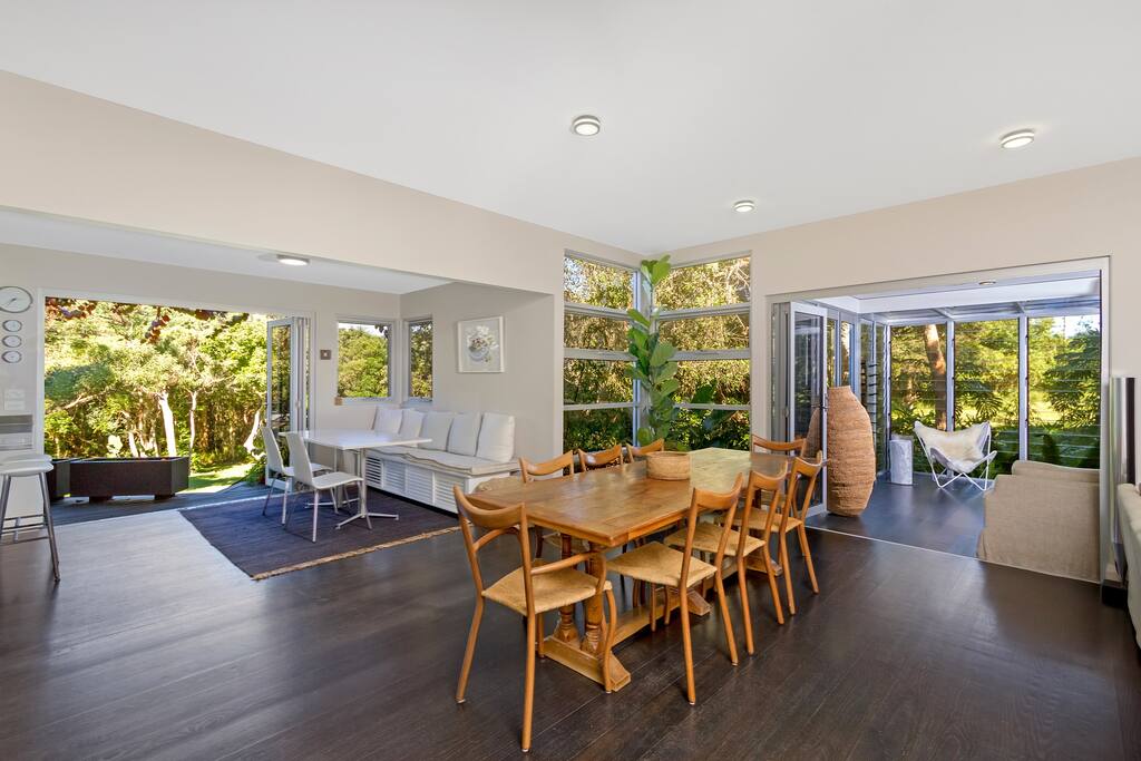 Formal and informal dining