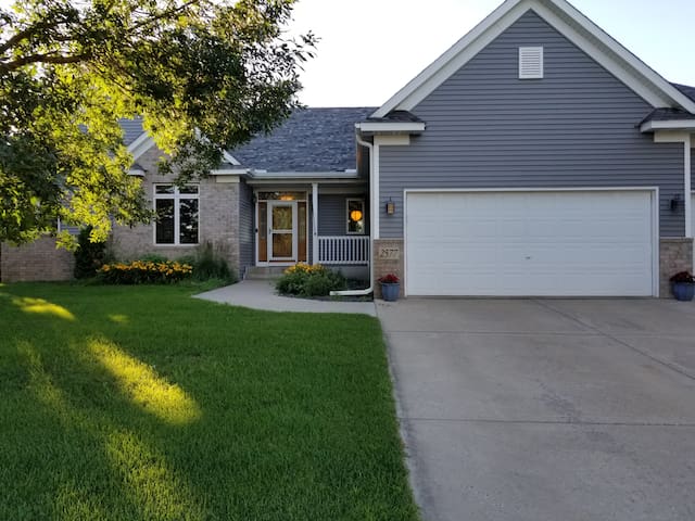 Amazing 4-BR House Near TPC – Firepit and hot tub gallery image 2