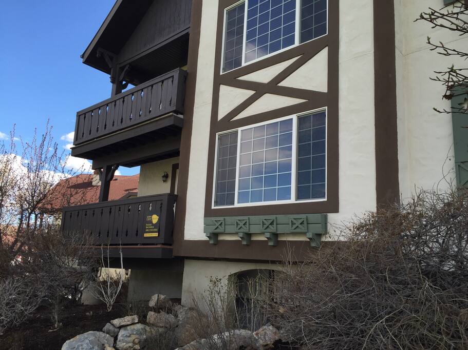 Our ground floor unit faces the second hole of the Homestead gold course with stunning views of the valley and mountains.