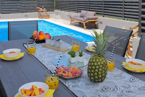 Top Airbnb: Villa MaRo | Heated Pool near Split & Sea in Kaštel Kambelovac