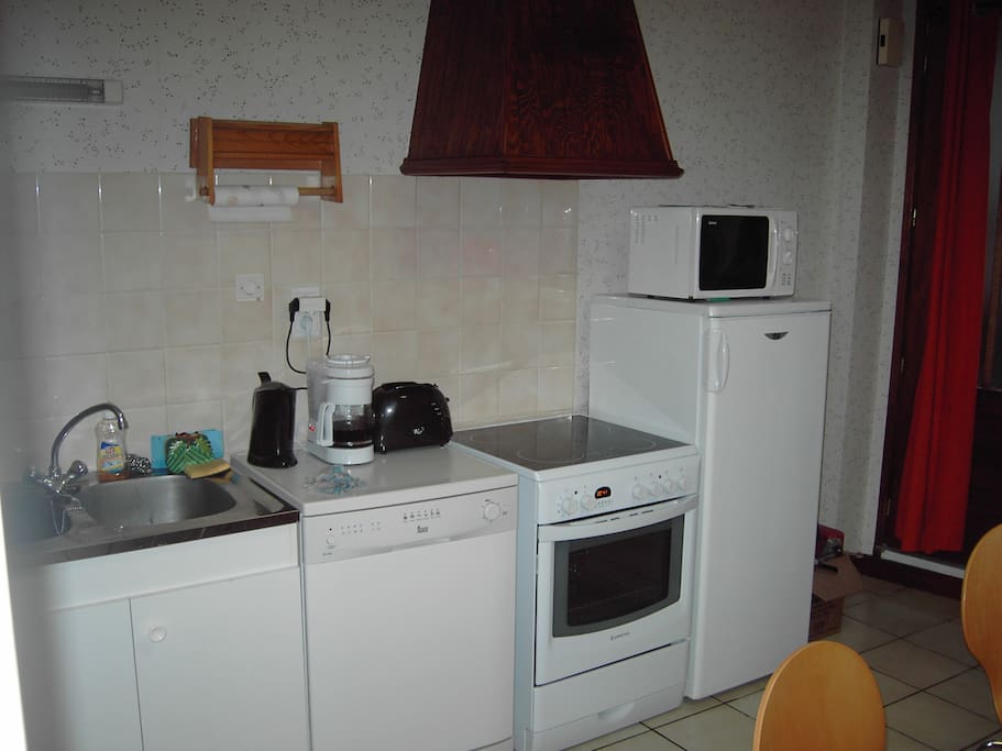 lave vaisselle
four
four micro onde
cafetiere etc