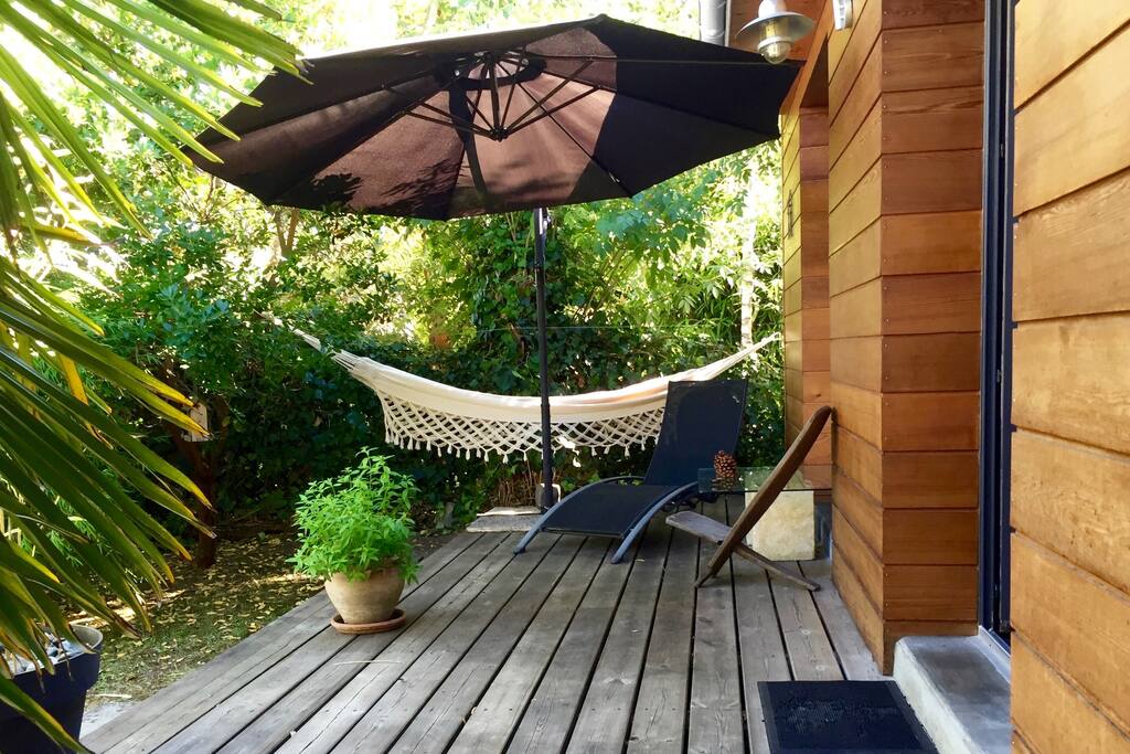 La terrasse aménagée ...
Envie d'une sieste pour se ressourcer ?
YOU NEED A REST ?
HERE IS YOUR NEST !