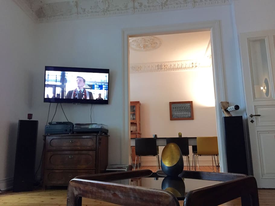 Wohnzimmer mit Blick ins Esszimmer, Sony 46´´, Yamaha HIFI, Technics MK II