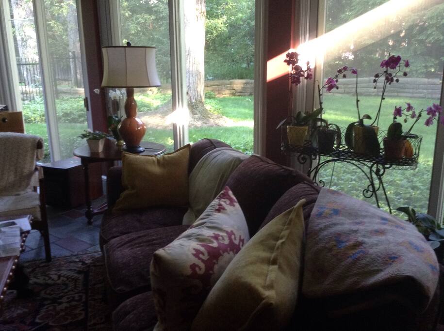 Florida room with TV and eating area for 6.