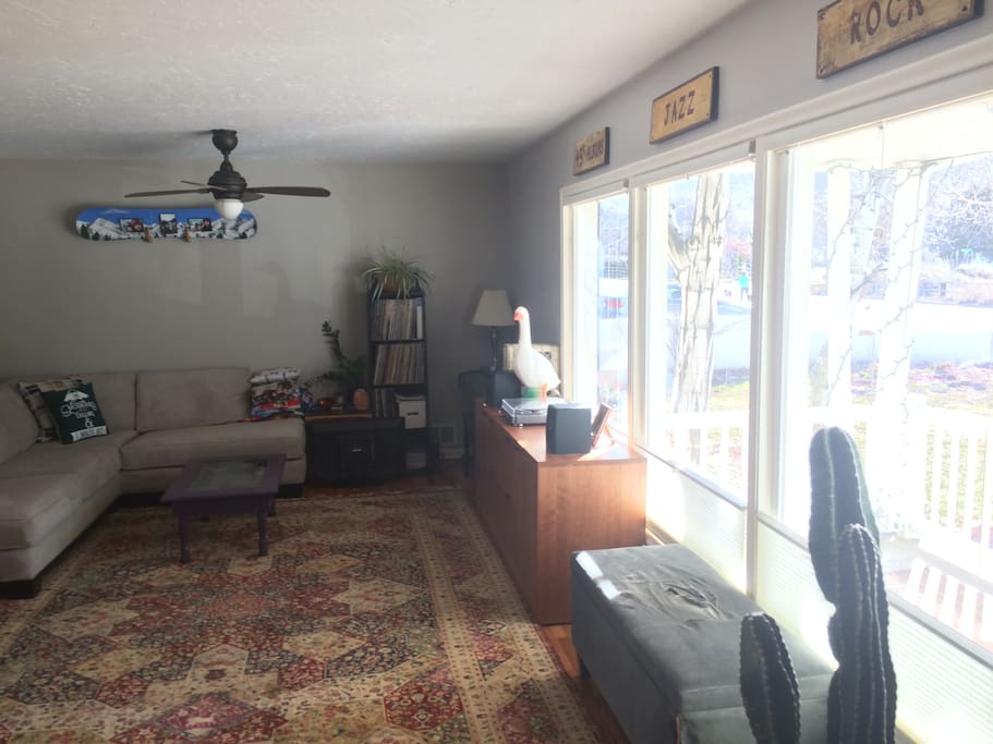 Living room with record player (tv lifts up onto coffee table)