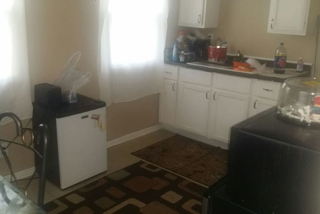 Kitchen (excuse the dishes)