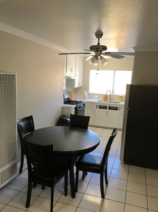 KITCHEN/DINING ROOM