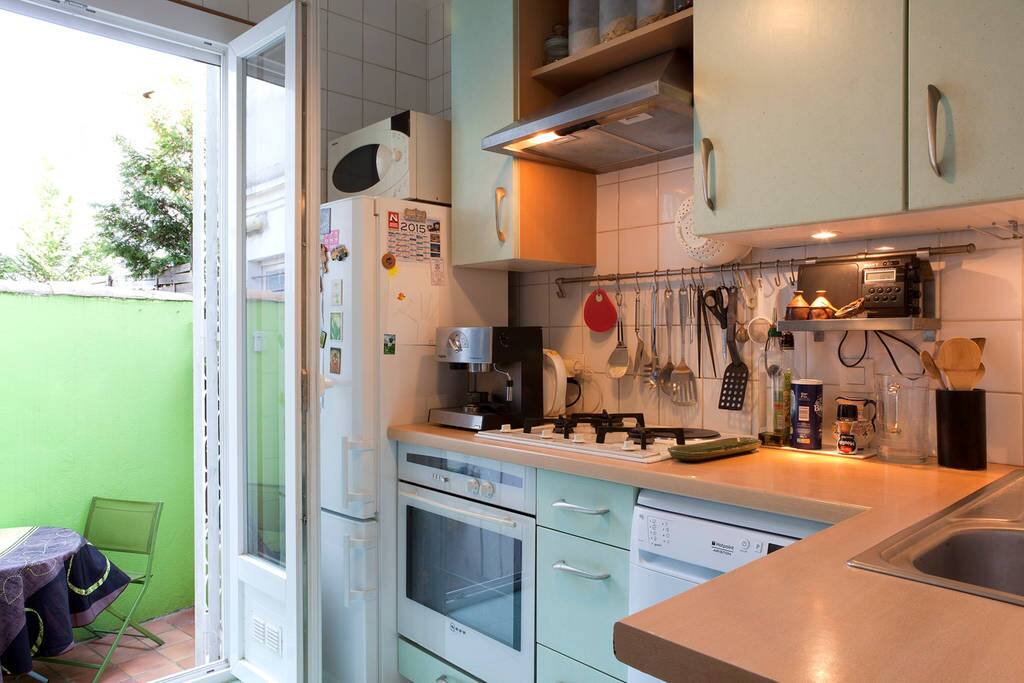 Kitchen and courtyard