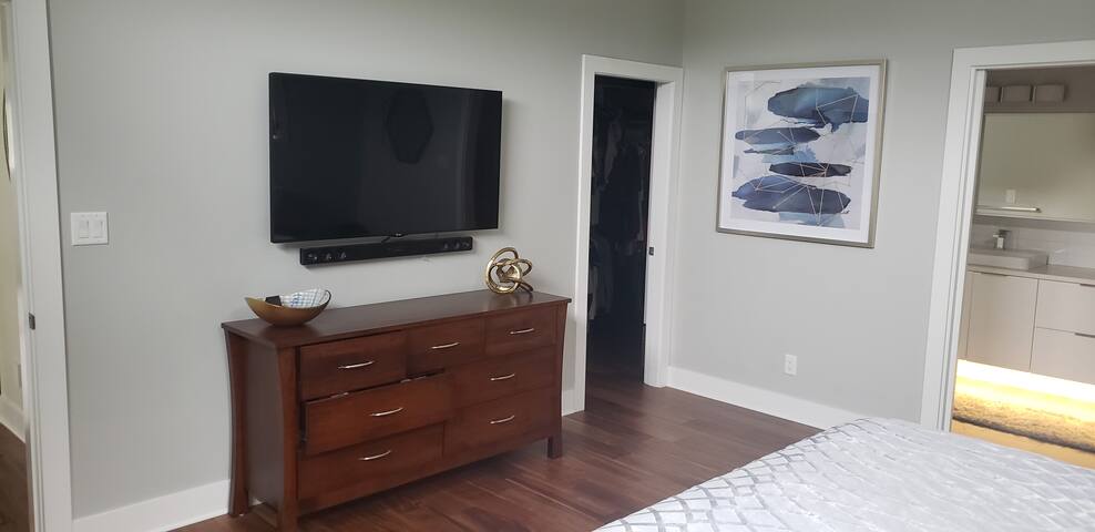 Modern Bear Mountain Getaway gallery image 4