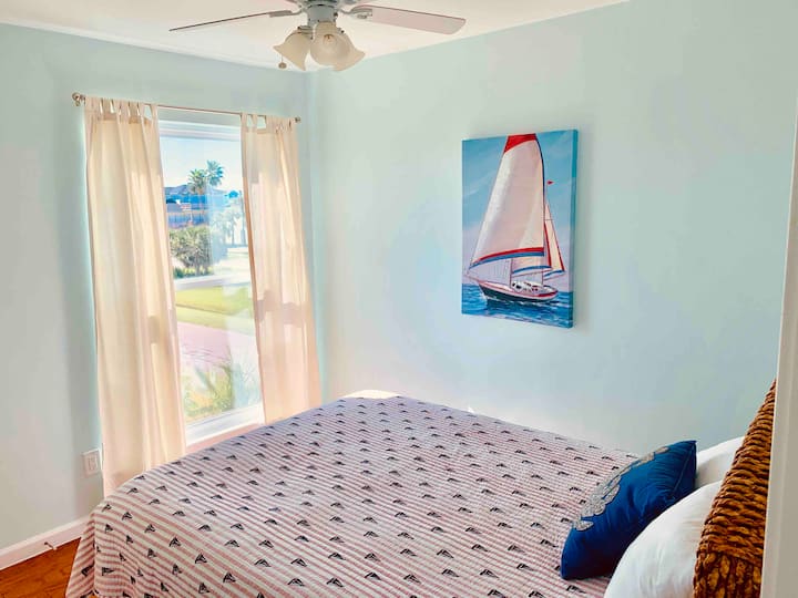 Помошна спална соба со брачен кревет (широк 150-179 см) 