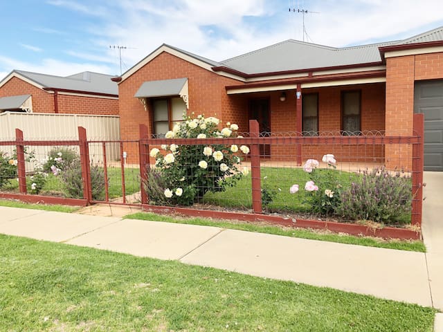 Airbnb Swan Hill Holiday Rentals Places To Stay Victoria