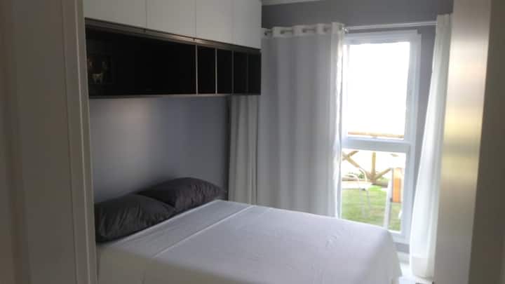 חדר עם מיטה זוגית + מיטת יחיד עזר
