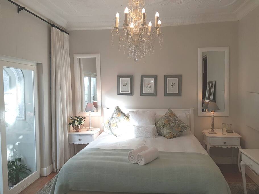 Fleur-de-lis suite