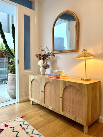 The Beech House – Beachfront Home gallery image 2