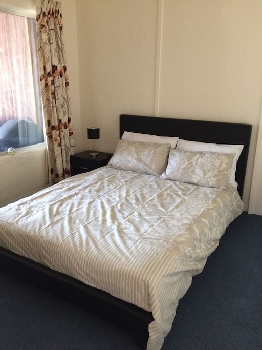 Main Queen Size Bedroom