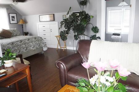 Henrietta House Loft