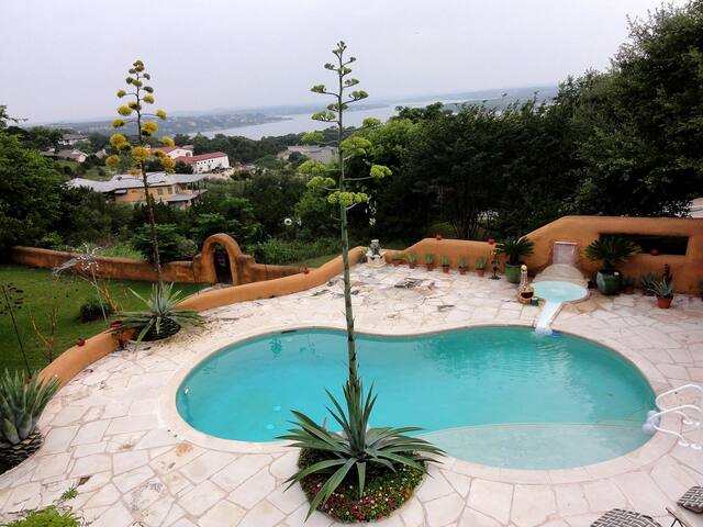 Beautiful view of Lake Travis gallery image 5