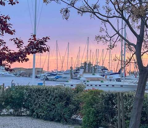 Rare, 70m2, garden, parking, facing the boats
