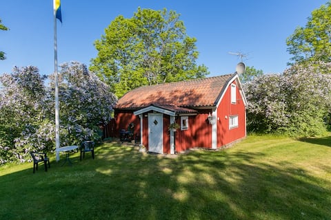 Unique1700s cottage near swimming area