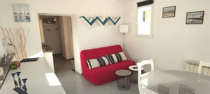 Sehemu ya sofa ya kitanda (140x190)