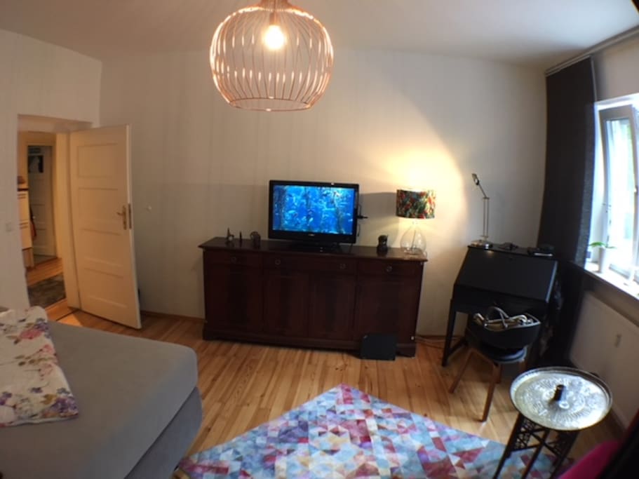 Living and sleeping room (2/2)