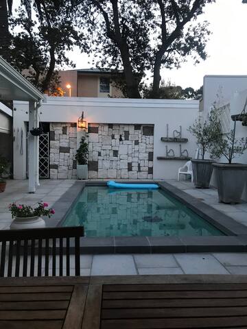 Charming 3 bedroom home. Close to Newlands Forest. gallery image 3