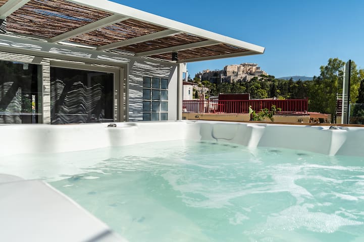 Grand House-Acropolis 5-Bdr Apt. / Outdoor Jacuzzi