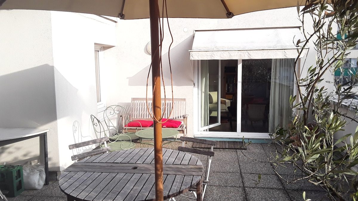 Propriété Airbnb réussie: Charm and Comfort with Large South-Facing Terrace à Centre