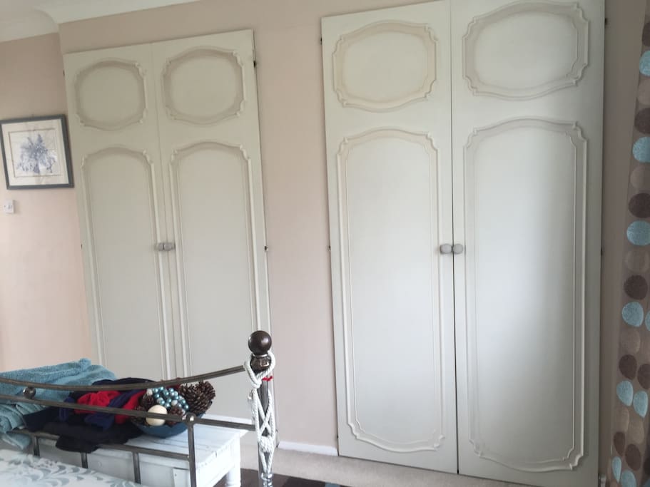Double wardrobes guest 1