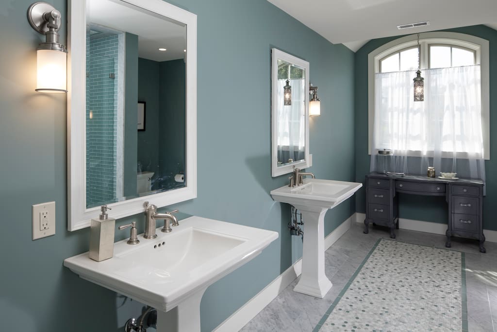 Double Pedestal Sinks