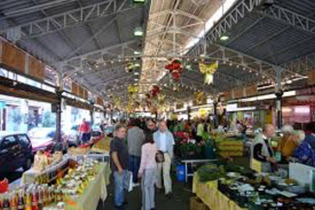 De son célèbre marché Provencal