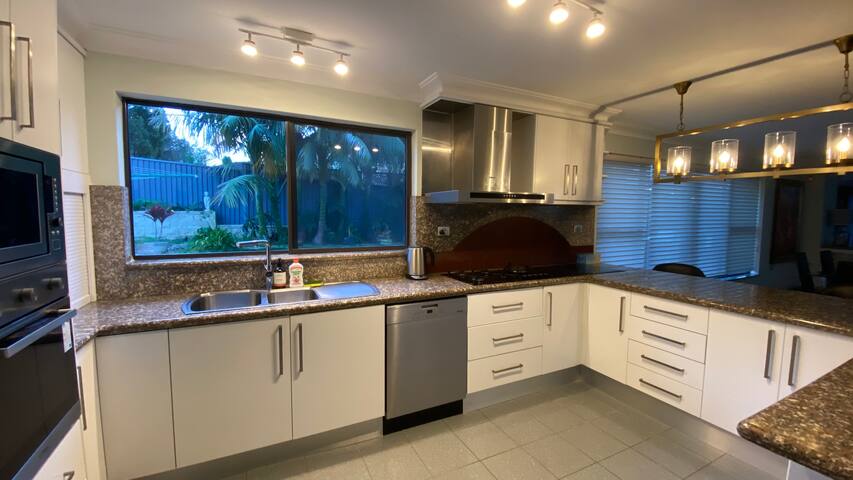 BB-Paradise – four bedrooms with an ensuite gallery image 5