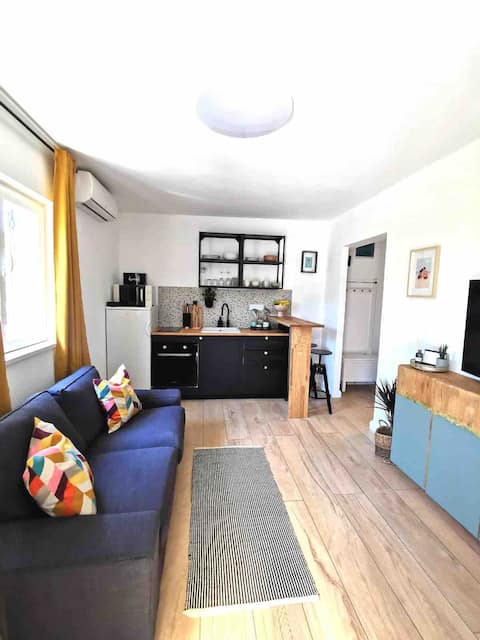 Popular Airbnb listing: Seaview apartment Vanja A in Žrnovo