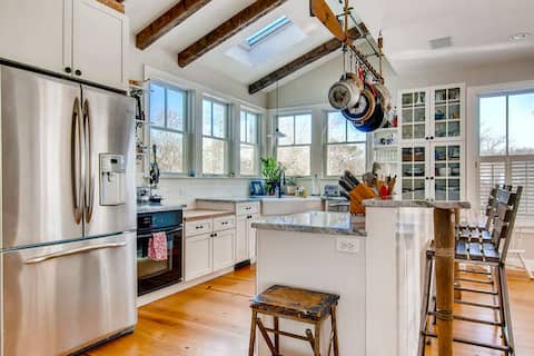 Top Airbnb: Beautiful Martha's Vineyard Home in Marthas Vineyard